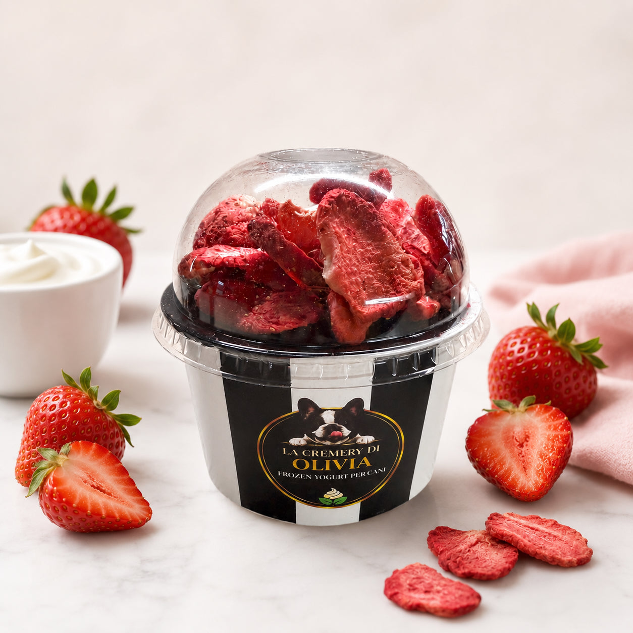 Frozen yogurt per cani gusto Yogurt e Fragole – Cremery di Olivia, snack estivo senza lattosio con probiotici | DOG IS GOOD
