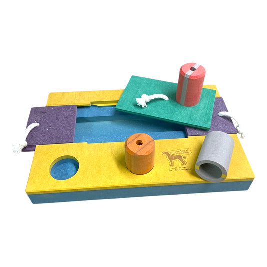 Gioco di Problem Solving per cani in legno con cilindretti e cassetti