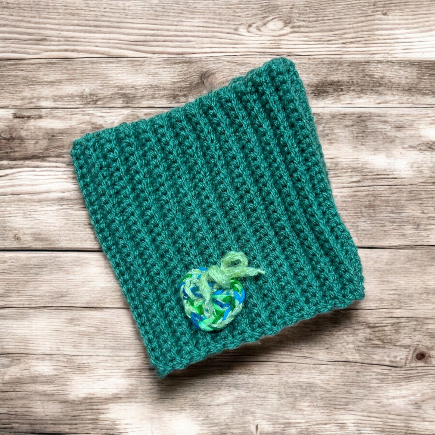 Scaldacollo in lana handmade per cani protezione freddo e vento - Buff Dog Is Good verde con cuore multicolore