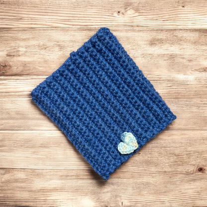 Scaldacollo in lana handmade per cani protezione freddo e vento - Buff Dog Is Good blu con cuore bianco