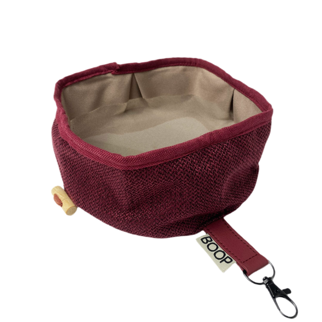 Ciotola pieghevole da viaggio per cani in tessuto riciclato colore merlot – con moschettone, ⌀16 cm | Boop The Snoot