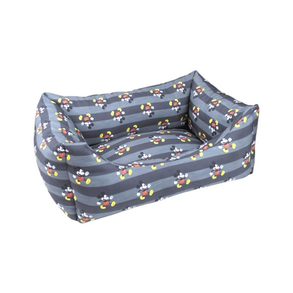 Cuccia imbottita per cani con sponde rialzate, righe grigie e stampe ripetute di un personaggio con guanti bianchi, pantaloncini rossi e scarpe gialle.