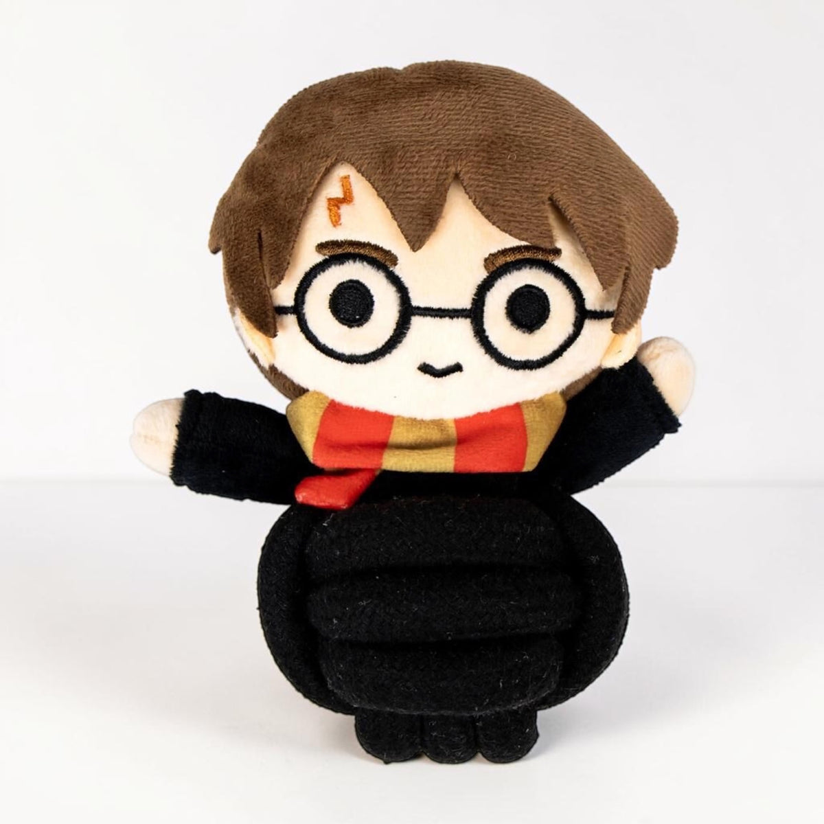 Gioco in corda Harry Potter ufficiale, con pupazzetto di Harry, occhiali e veste nera.