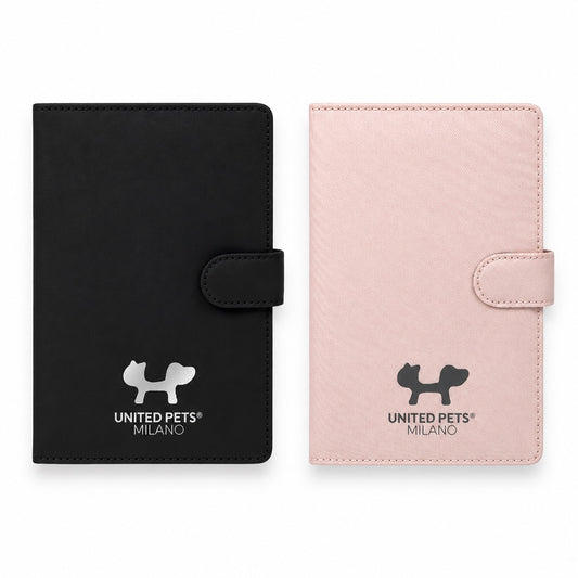Pet Passport United Pets x Tucano: portadocumenti veterinari nero e rosa affiancati, visti frontalmente