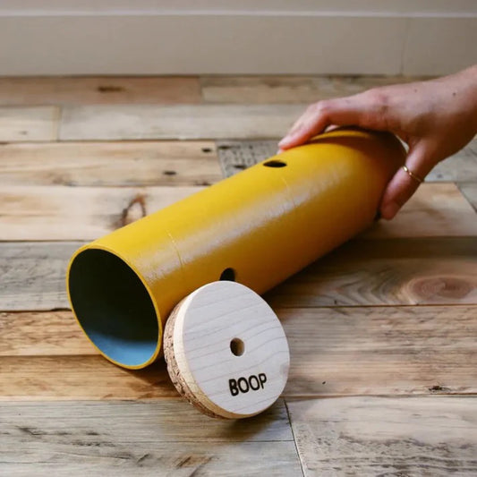 Rolling tubo interattivo per cani in cartone riciclato, gioco di attivazione mentale artigianale made in Italy - Boop The Snoot